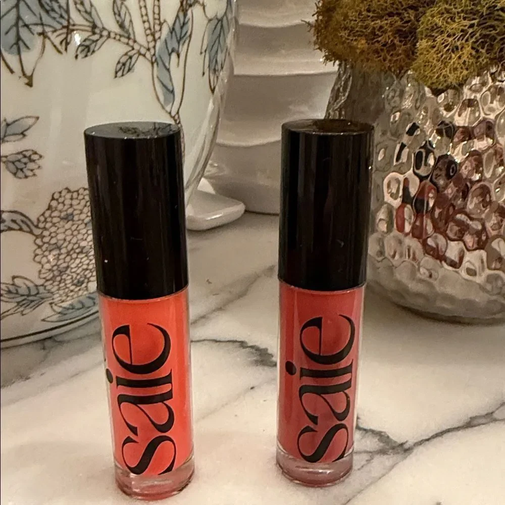 Saie GLOSSYBOUNCE HIGH-SHINE HYDRATING LIP GLOSS OIL